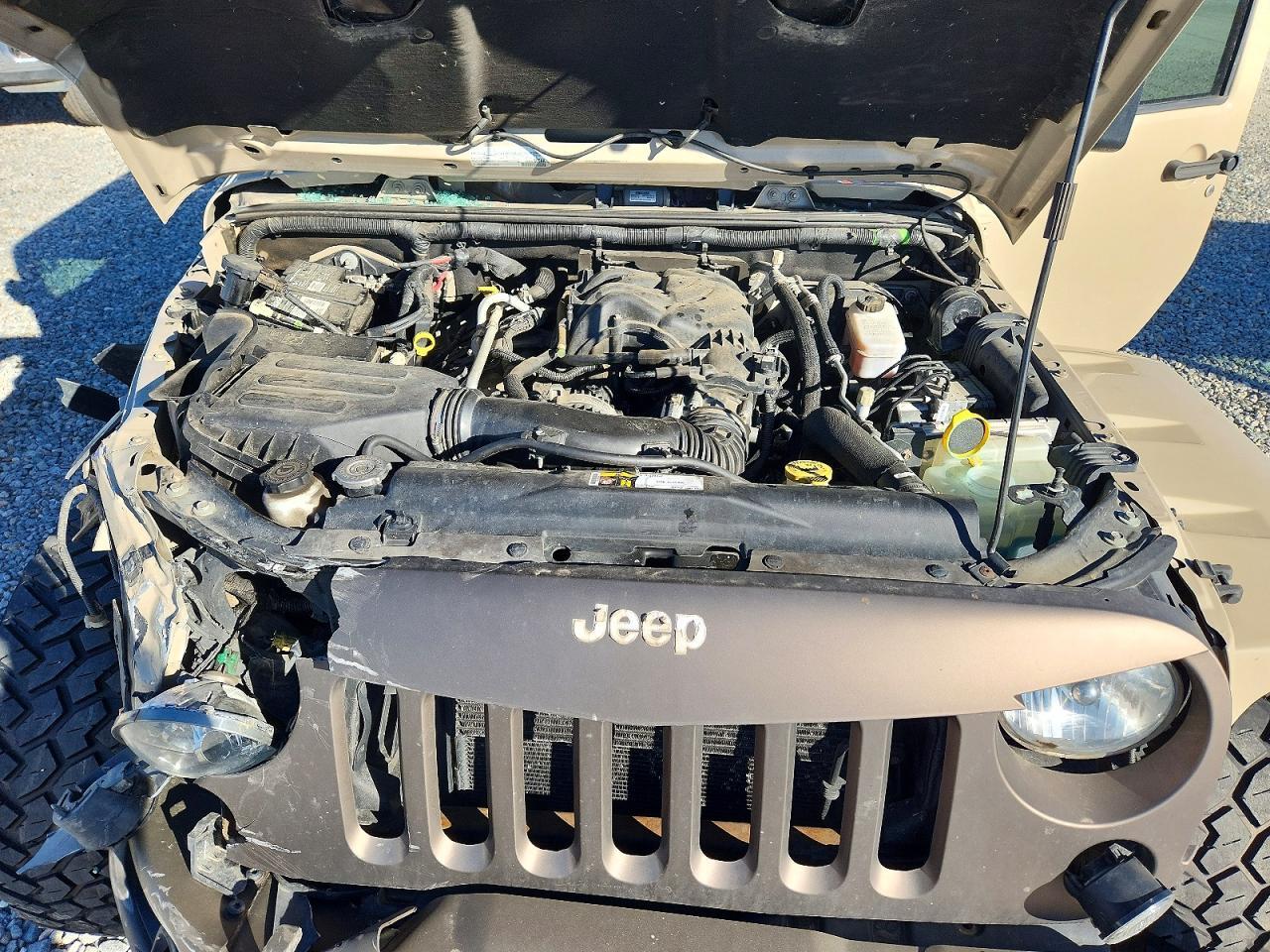 2016 Jeep Wrangler Unlimited Sahara - zdjęcie 12