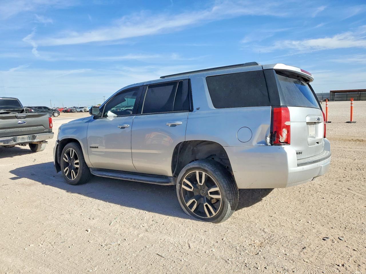2018 Chevrolet Tahoe C1500 Lt - zdjęcie 2