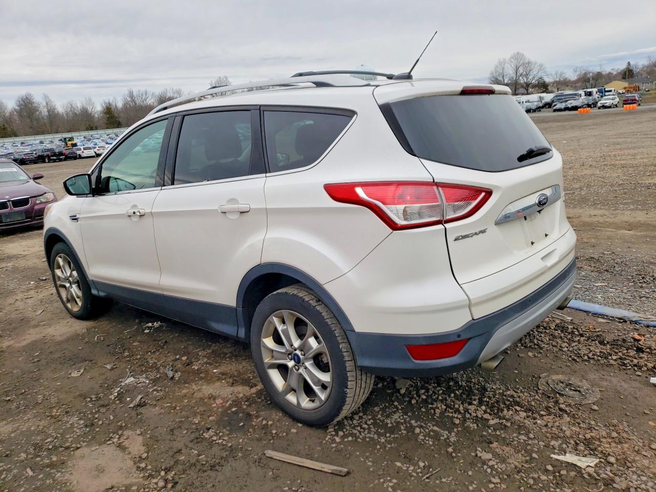 2014 Ford Escape Titanium - zdjęcie 2