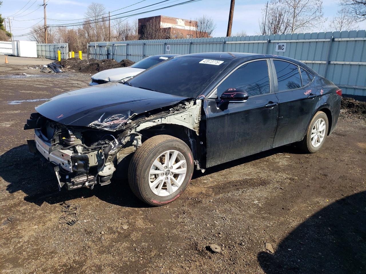 2025 Toyota Camry Le - zdjęcie główne