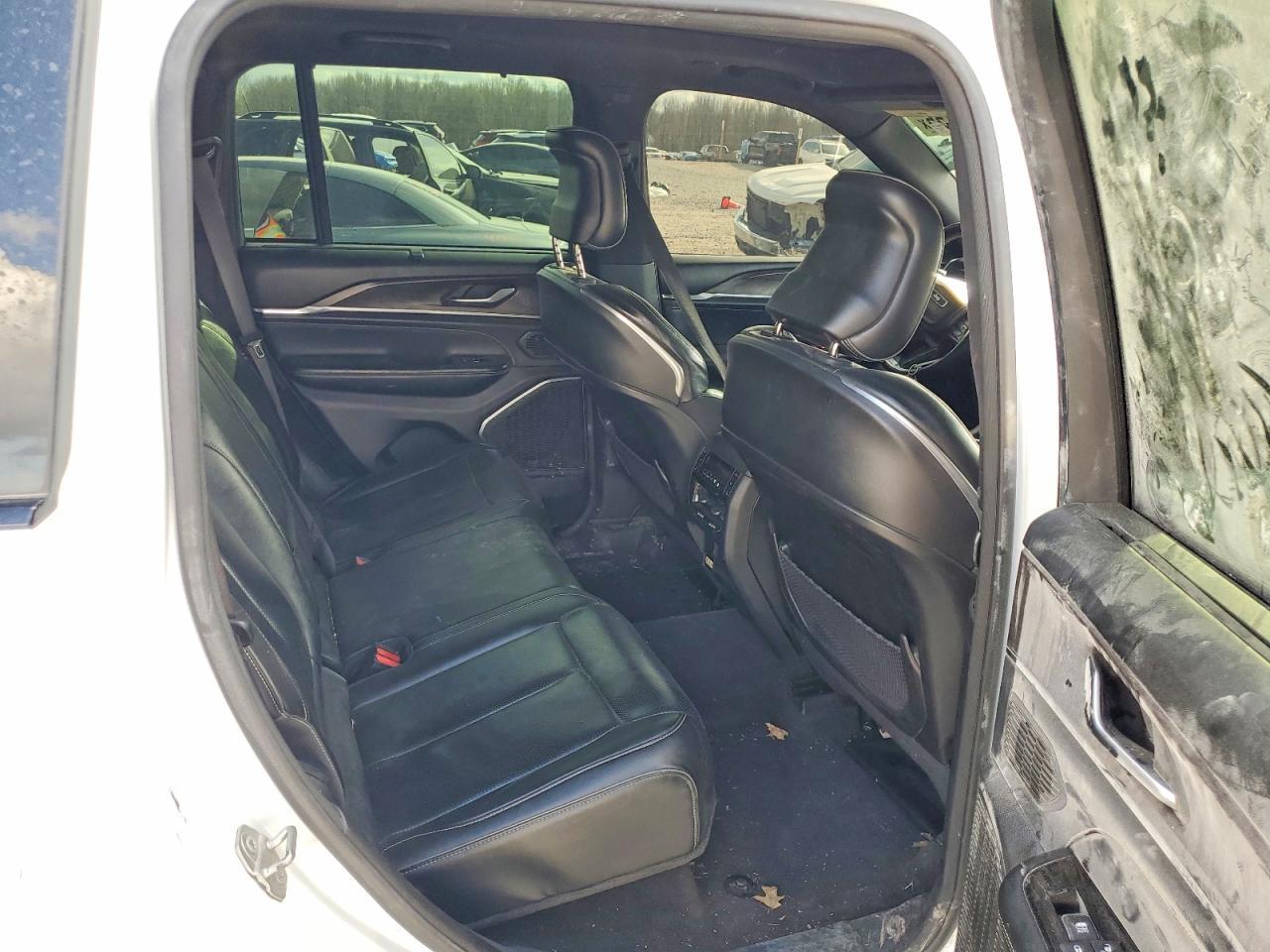 2022 Jeep Grand Cherokee Overland - zdjęcie 11