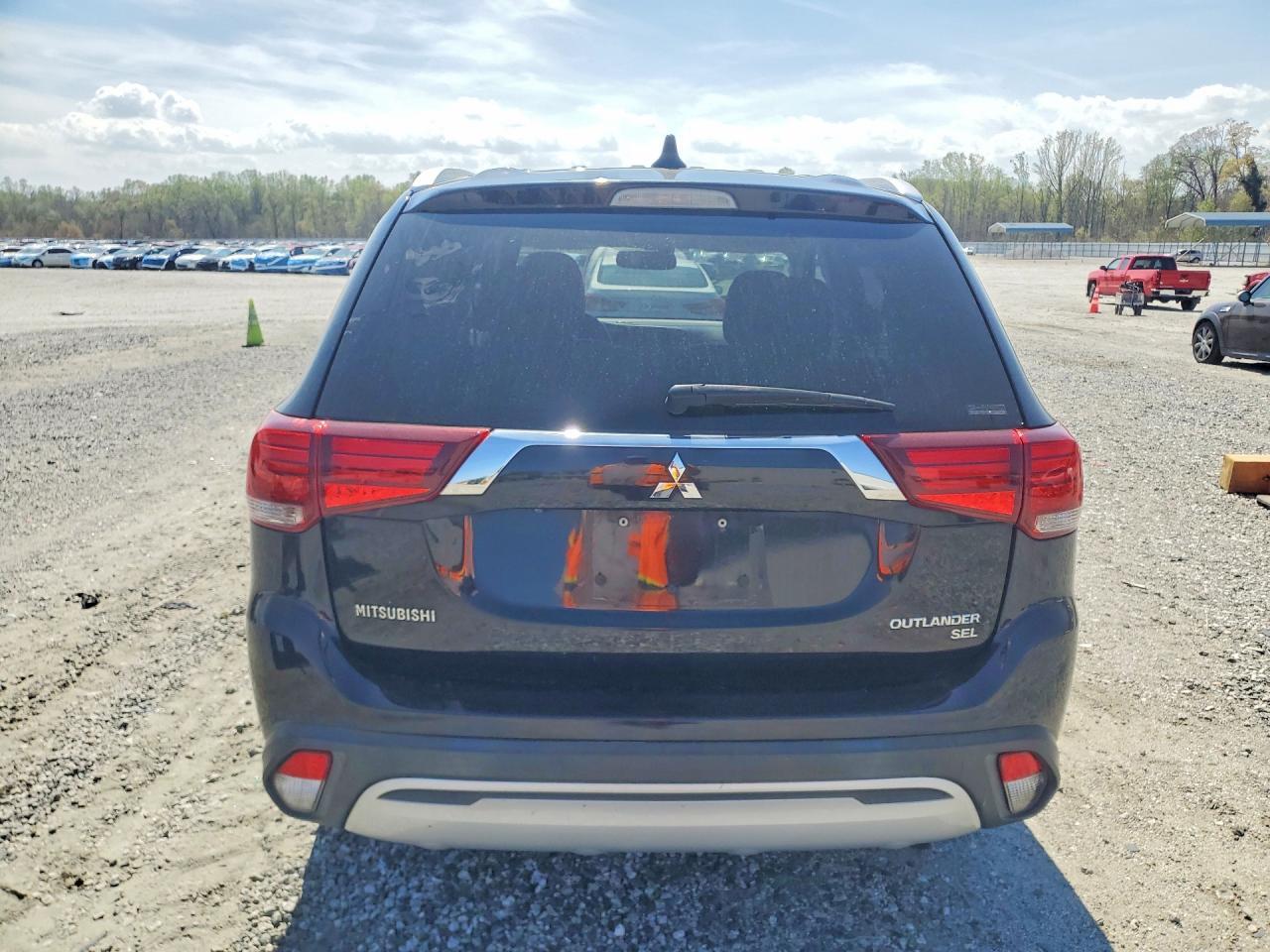 2019 Mitsubishi Outlander Se - zdjęcie 6