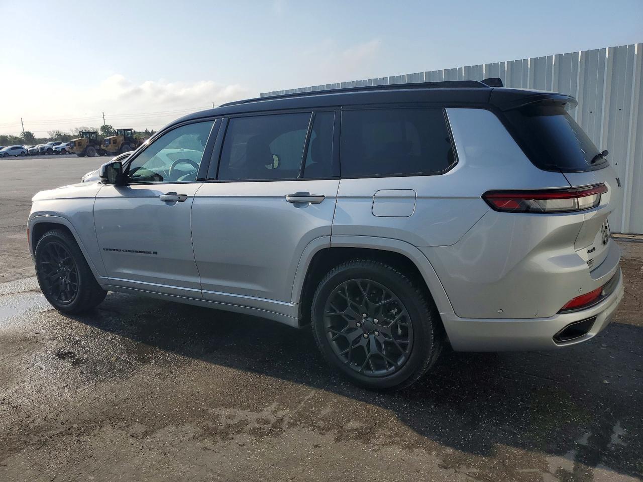2023 Jeep Grand Cherokee L Summit - zdjęcie 2