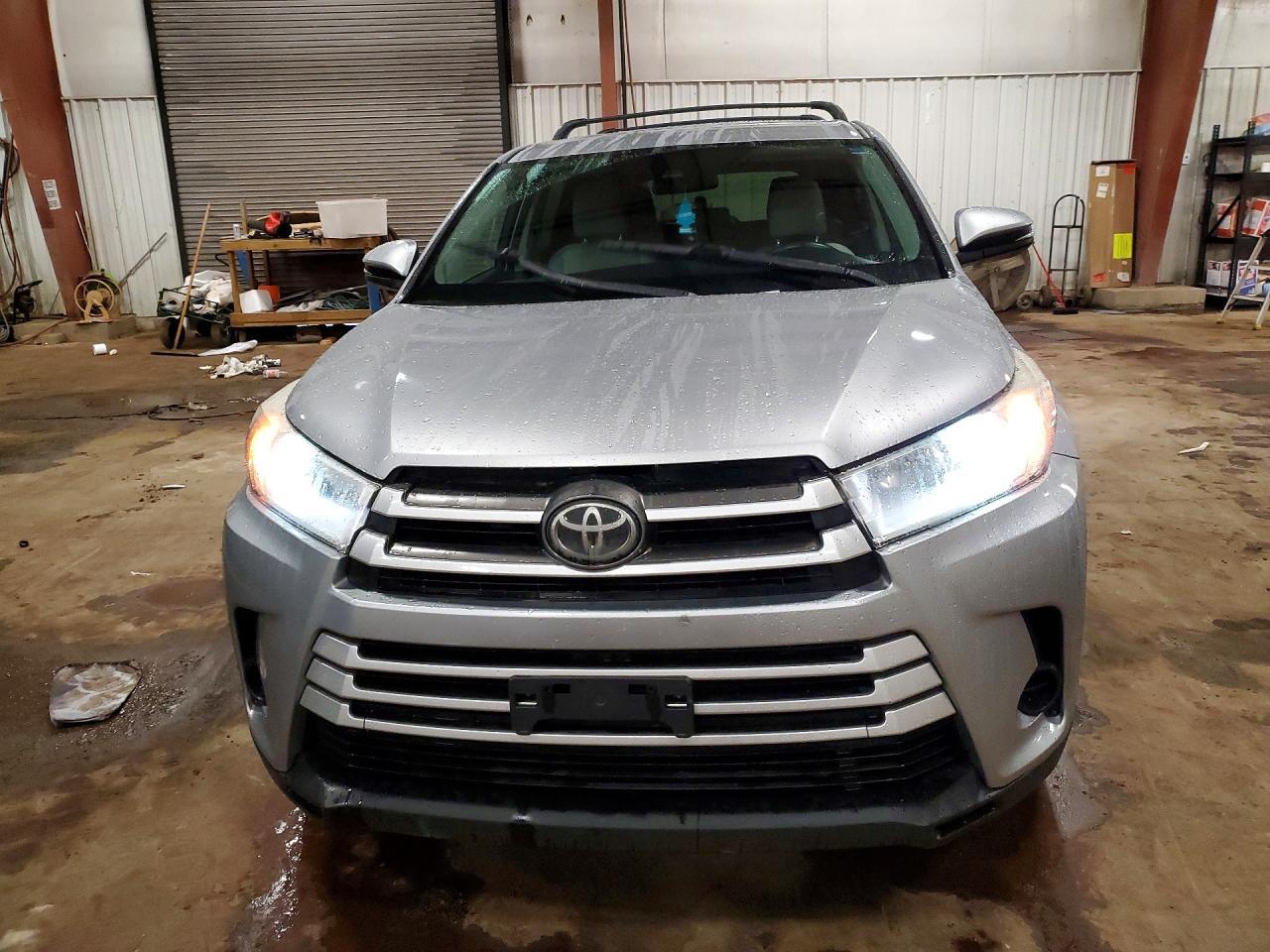 2017 Toyota Highlander Le - zdjęcie 5
