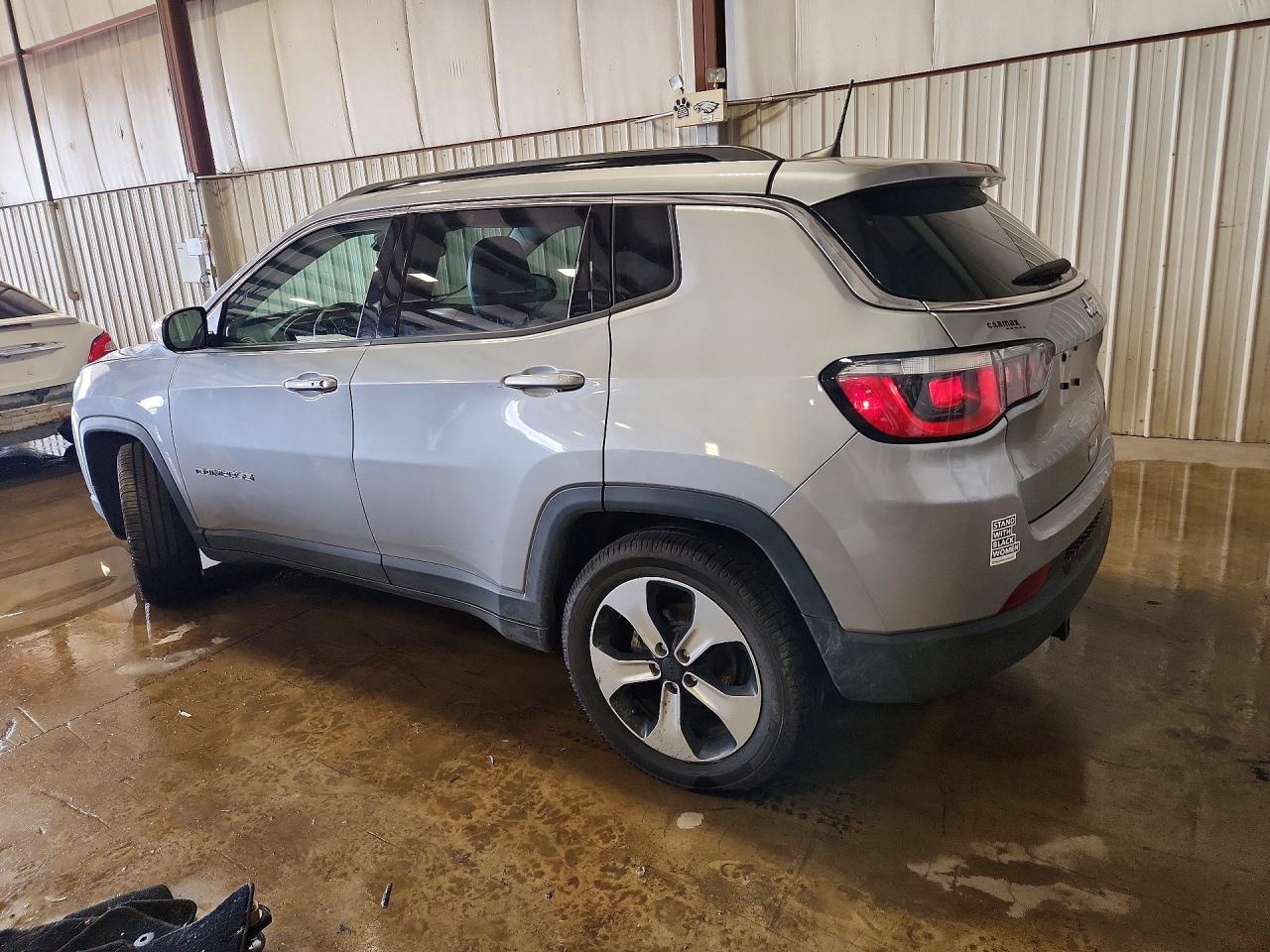 2018 Jeep Compass Latitude - zdjęcie 2