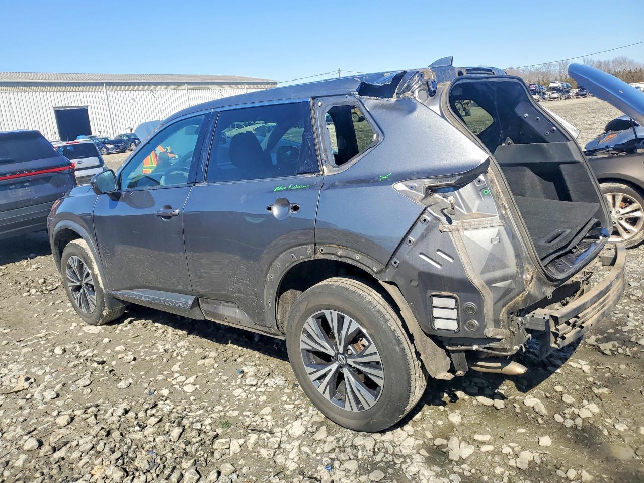 2021 Nissan Rogue Sv - zdjęcie 2