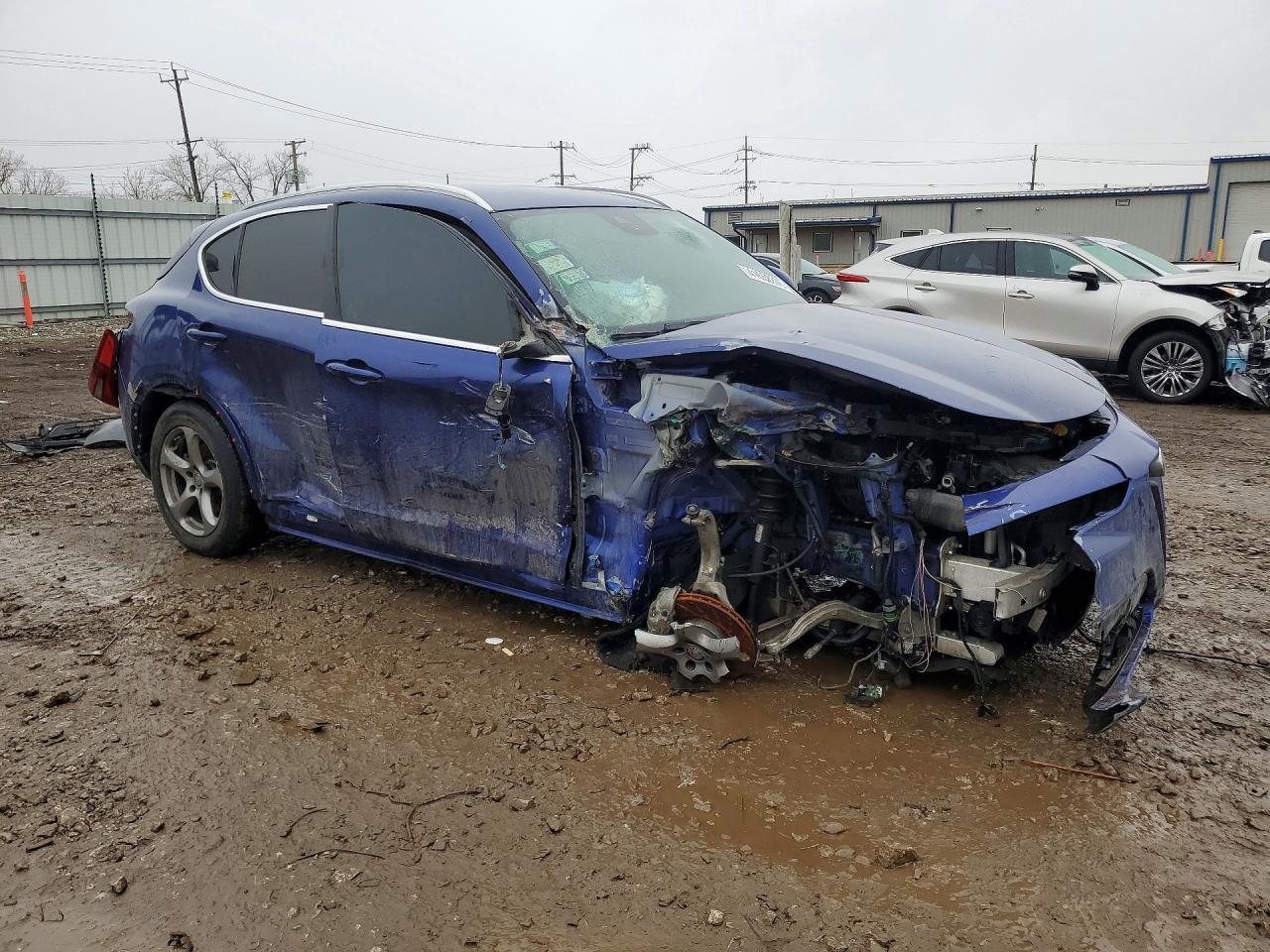2021 Alfa Romeo Stelvio Sport - zdjęcie 4