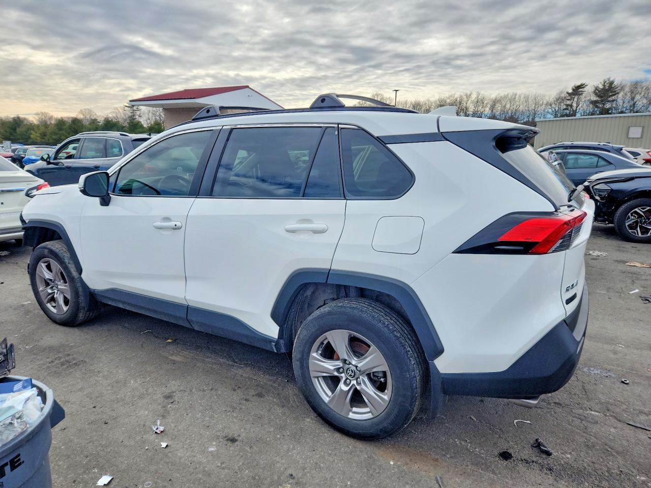 2023 Toyota Rav4 Xle - zdjęcie 2