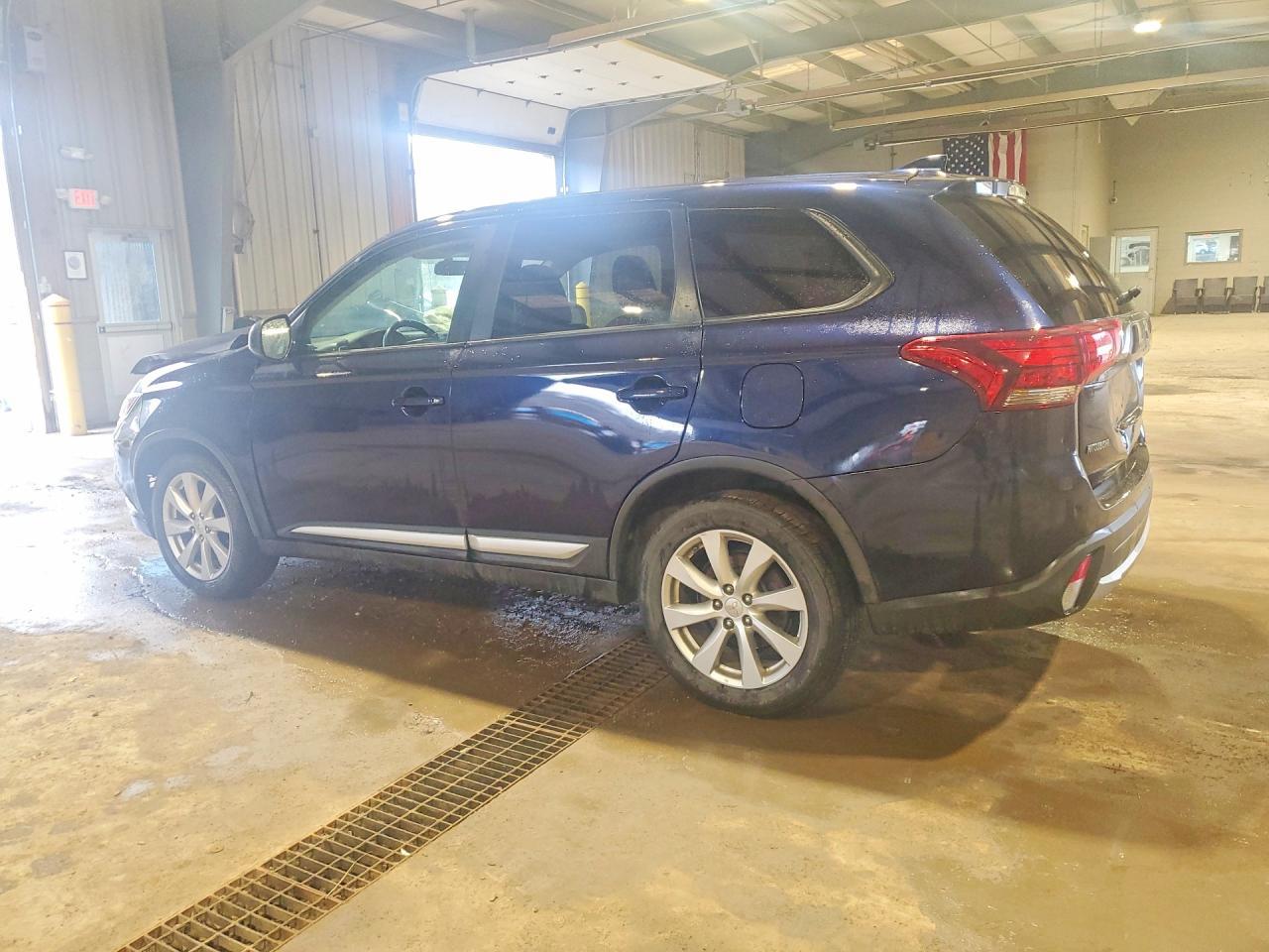 2017 Mitsubishi Outlander Es - zdjęcie 2