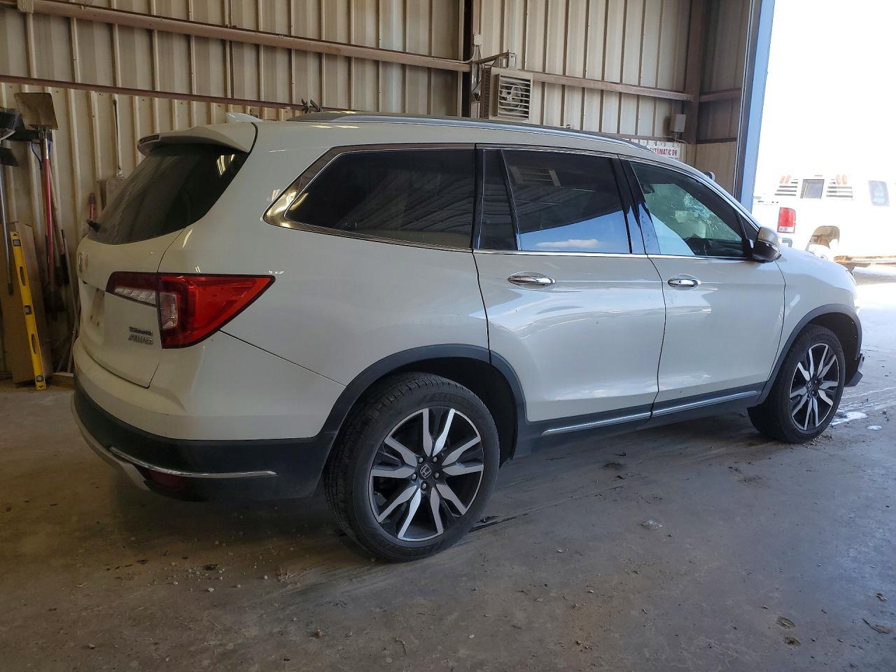 2021 Honda Pilot Touring - zdjęcie 3