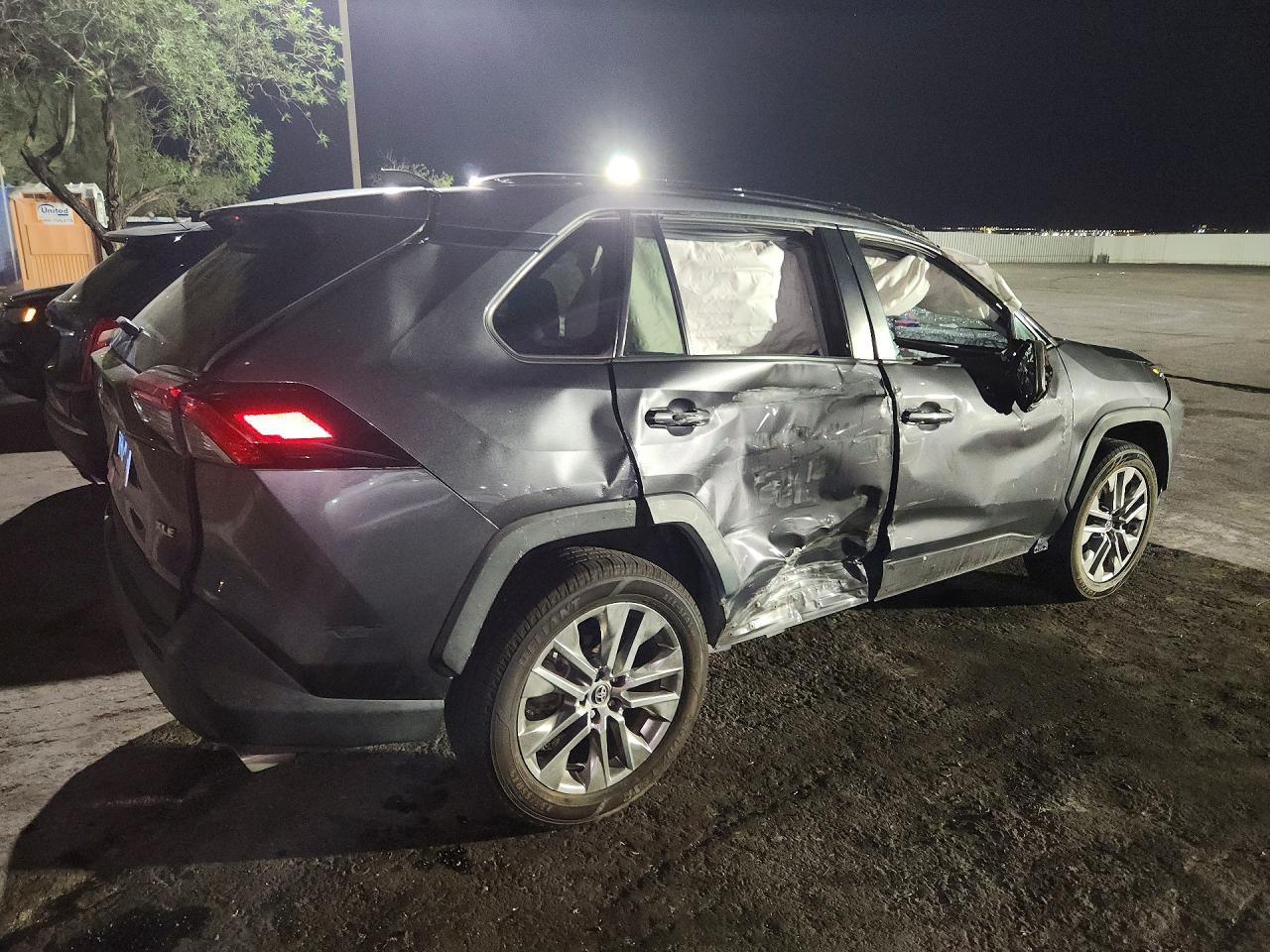 2021 Toyota Rav4 Xle Premium - zdjęcie 3