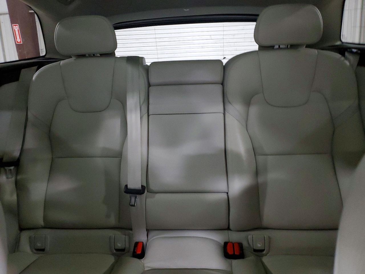 2020 Volvo Xc60 T8 Momentum - zdjęcie 10