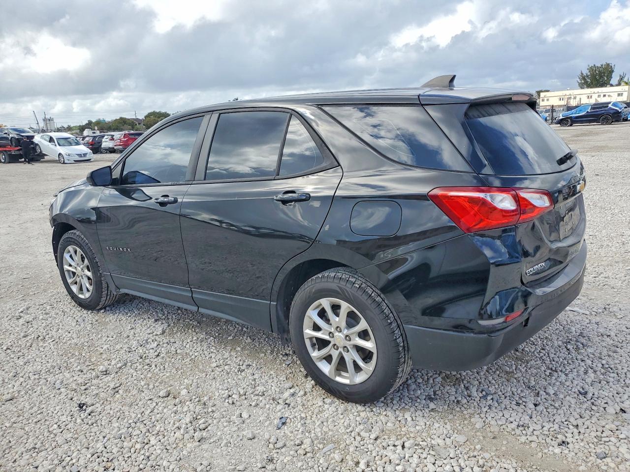 2020 Chevrolet Equinox Ls - zdjęcie 2