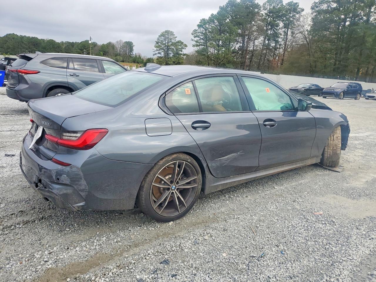 2021 BMW 330I - zdjęcie 3