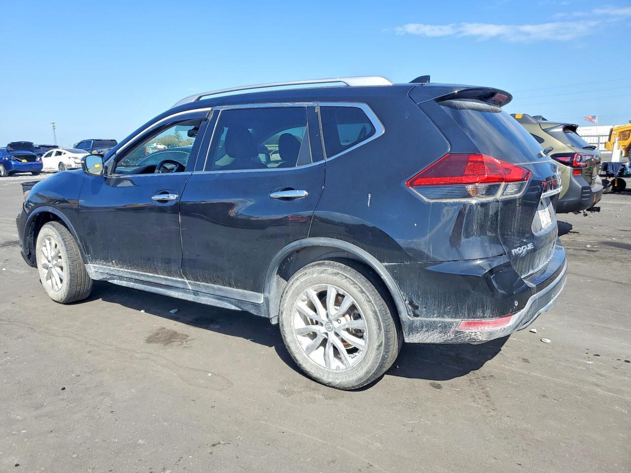 2019 Nissan Rogue Sv - zdjęcie 2