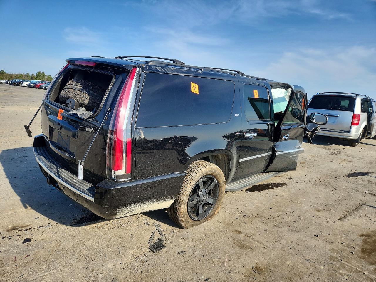 2013 Chevrolet Suburban K1500 Ltz - zdjęcie 3