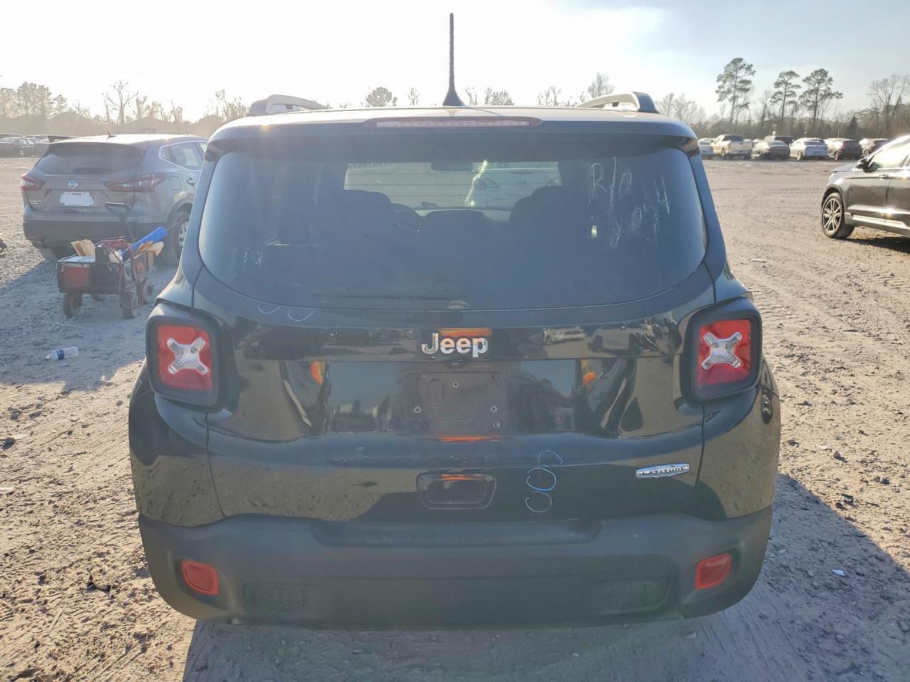 2021 Jeep Renegade Latitude - zdjęcie 6