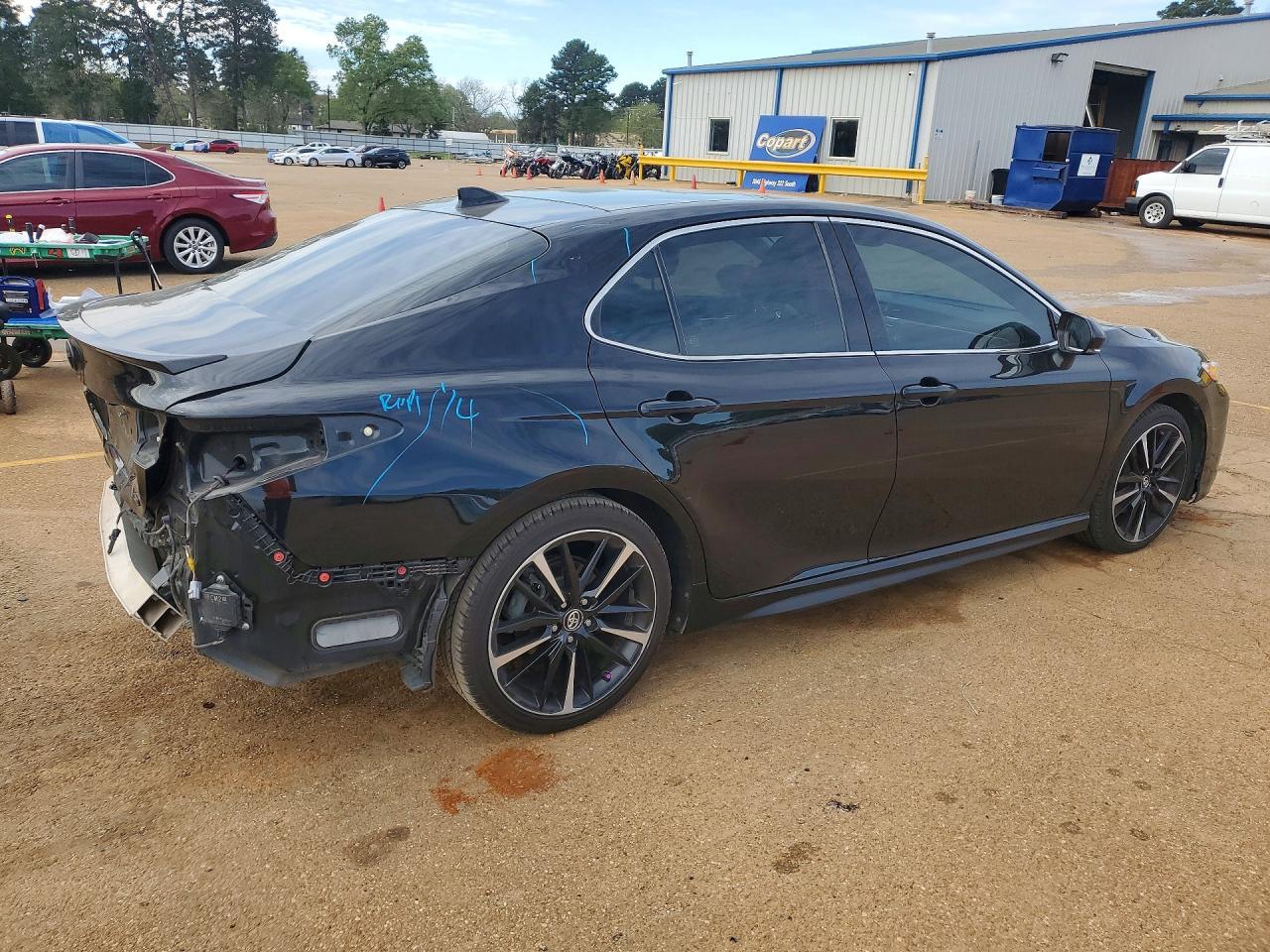 2020 Toyota Camry Xse - zdjęcie 3