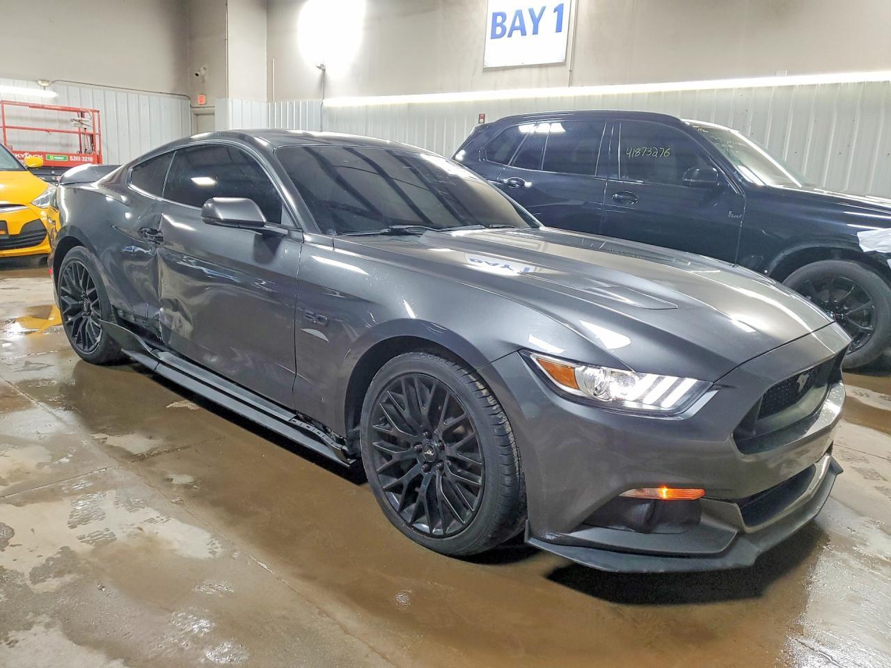 Ford Mustang - zdjęcie 4