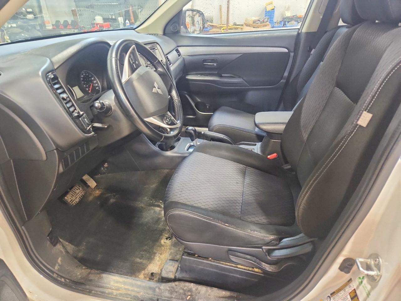 2015 Mitsubishi Outlander Es - zdjęcie 7