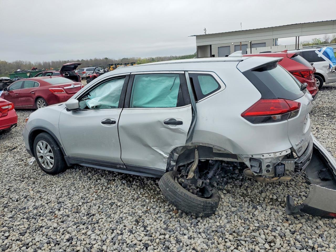2020 Nissan Rogue S - zdjęcie 2