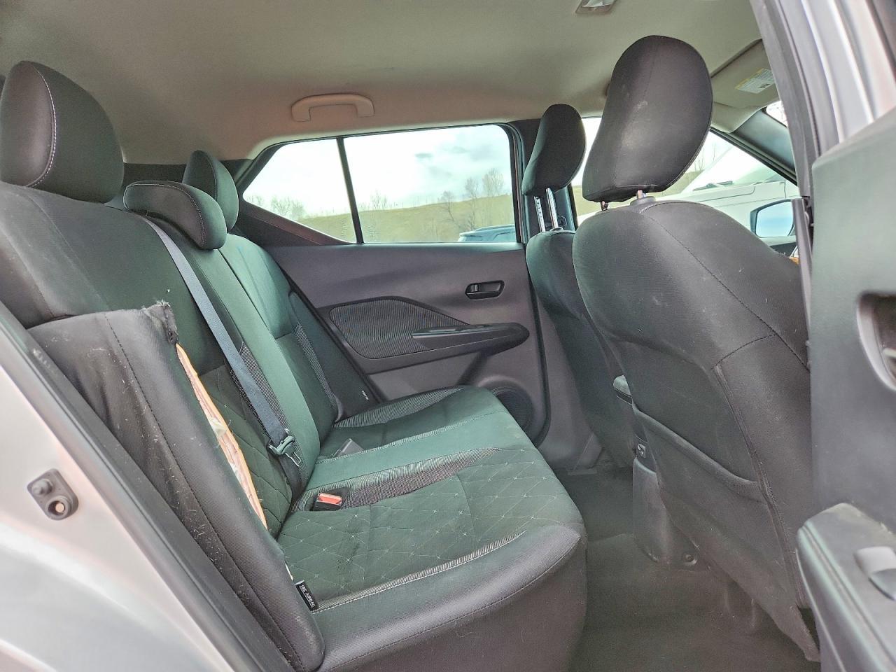 2020 Nissan Kicks S - zdjęcie 11