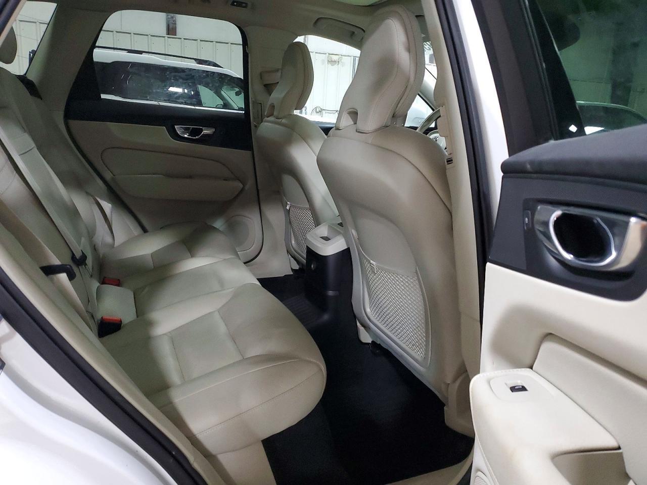 2020 Volvo Xc60 T8 Momentum - zdjęcie 11