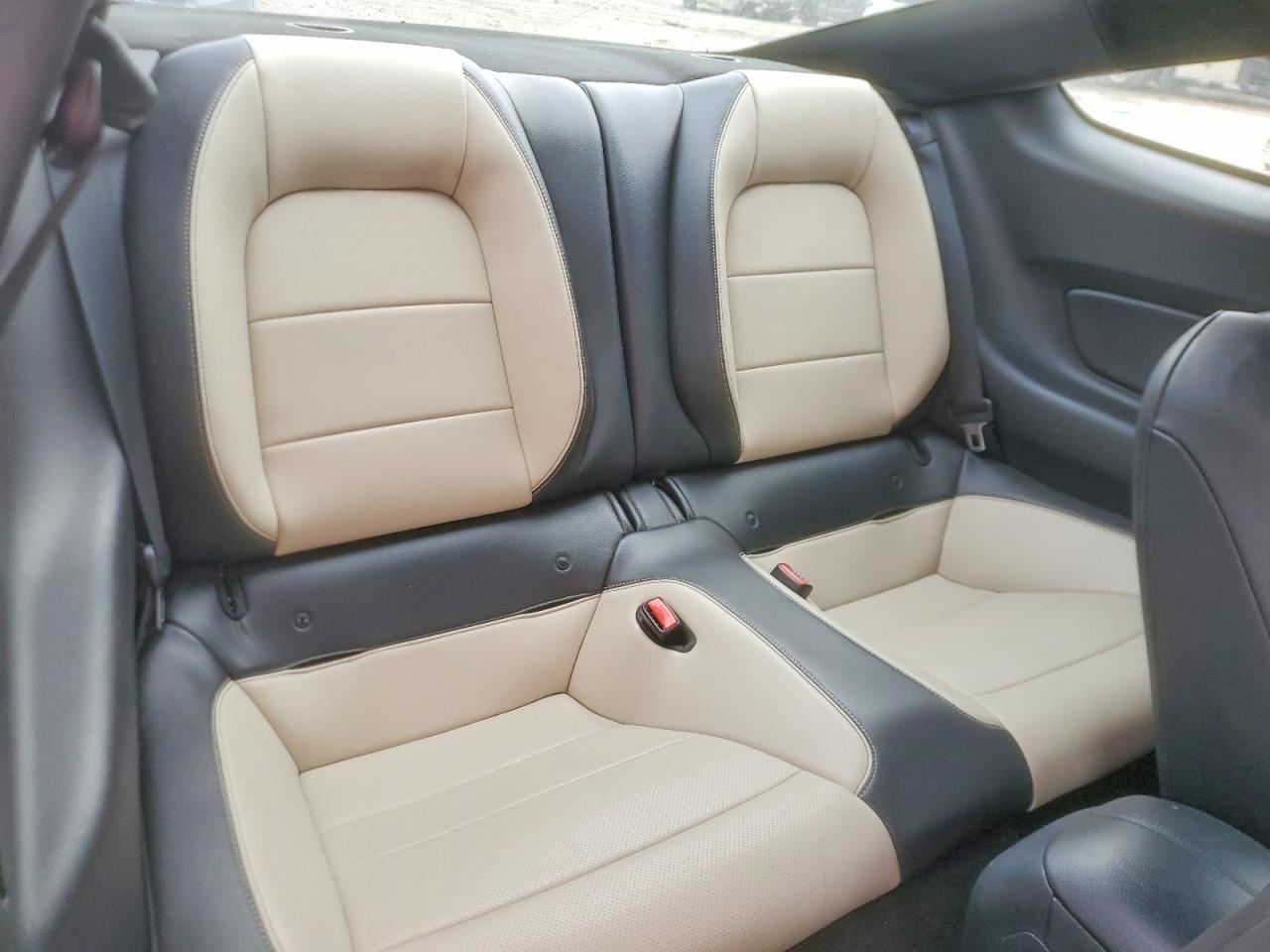 2015 Ford Mustang - zdjęcie 10