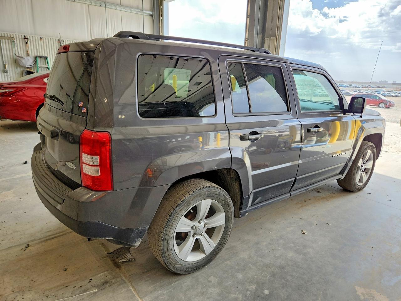 2016 Jeep Patriot Latitude - zdjęcie 3