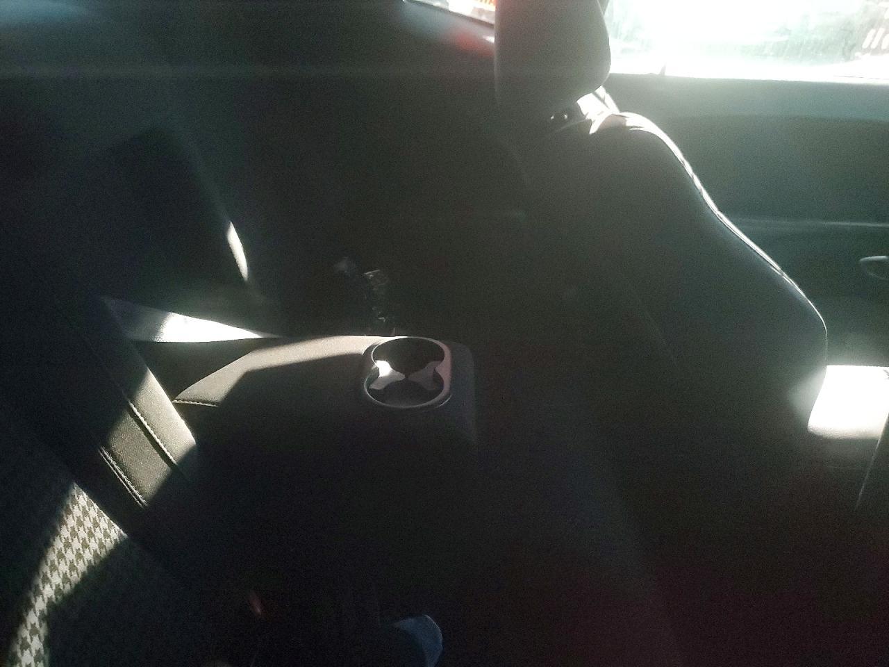 2016 Dodge Challenger R - zdjęcie 10