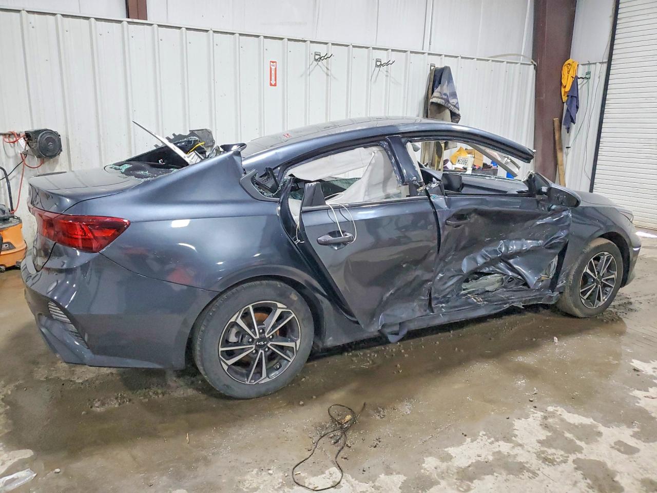 2023 Kia Forte Lxs - zdjęcie 3