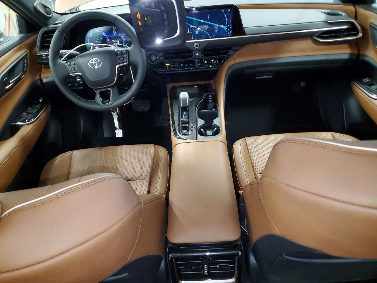 2026 Toyota Crown Signia Limited - zdjęcie 8