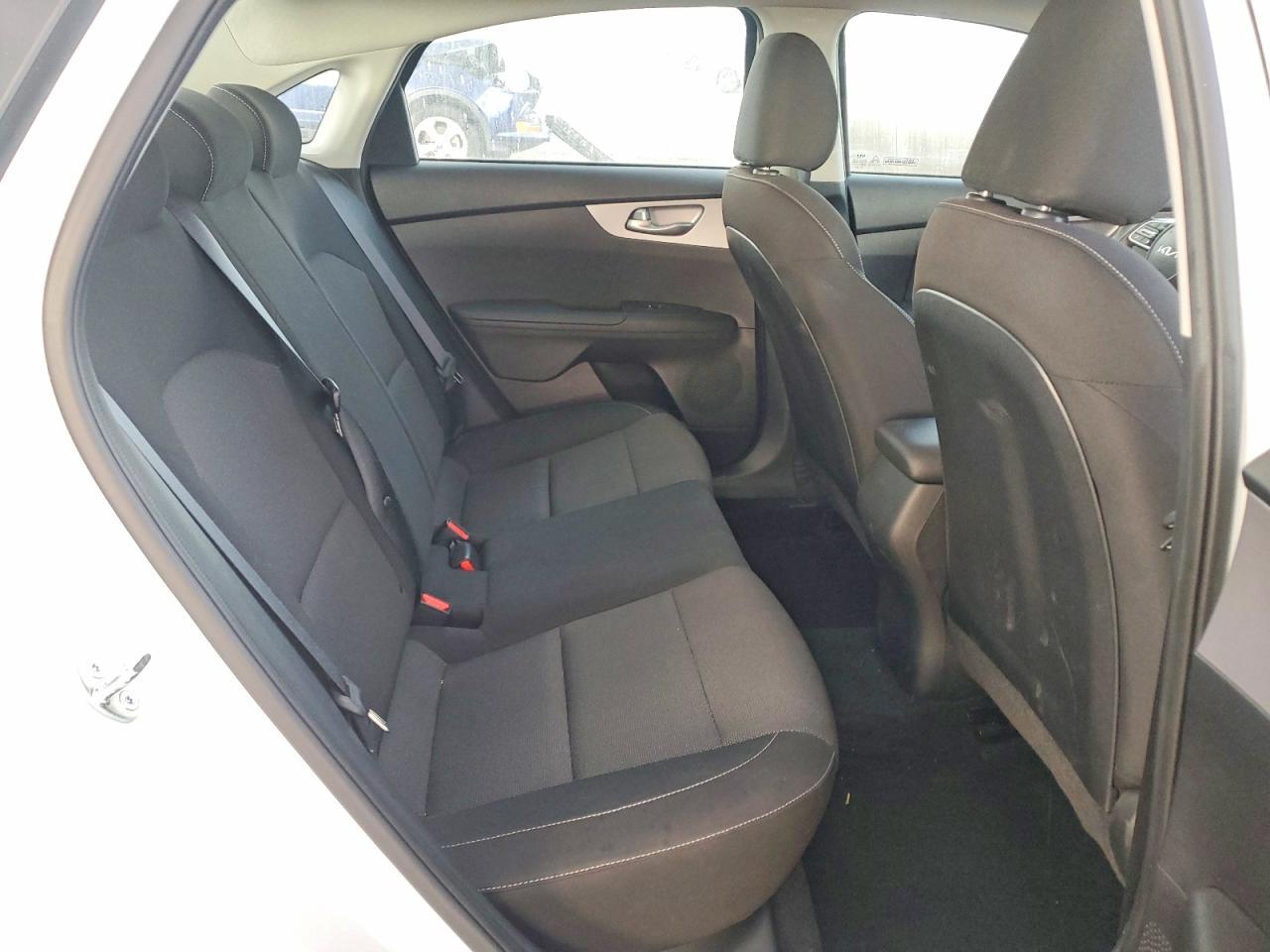 2023 Kia Forte Lxs - zdjęcie 10