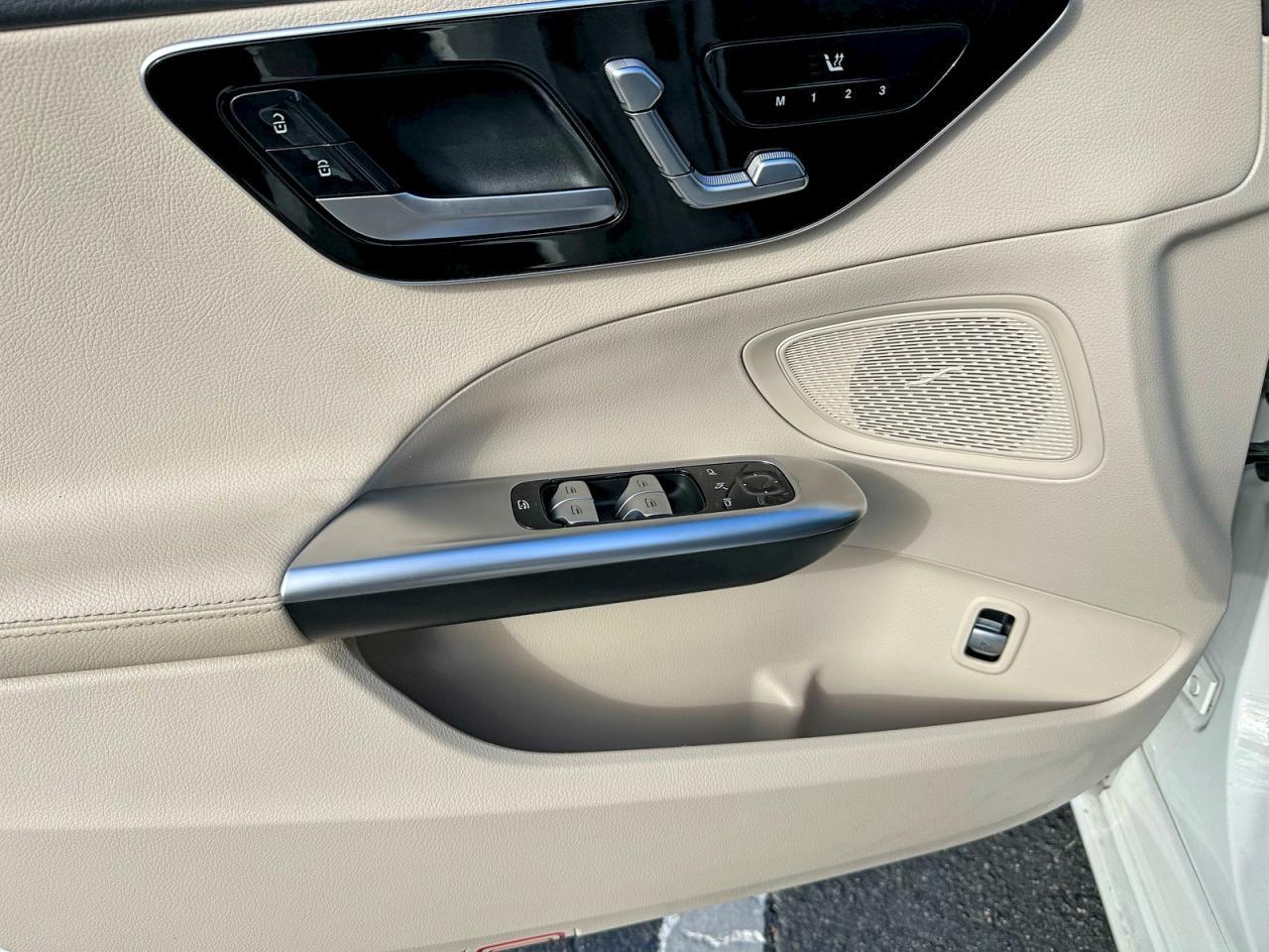 2023 Mercedes-Benz C 300 - zdjęcie 13