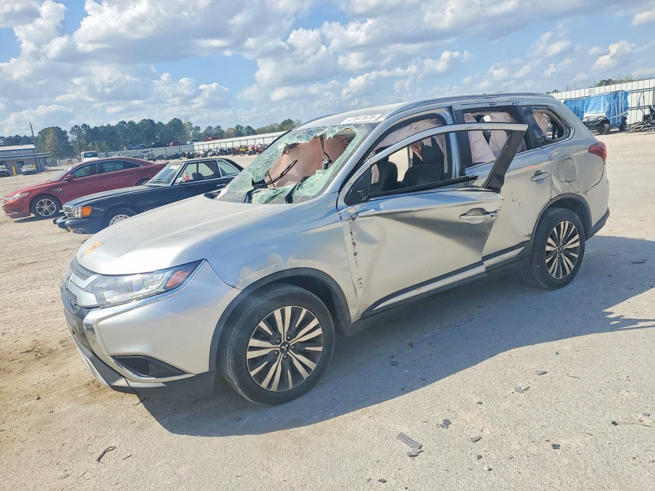 2020 Mitsubishi Outlander Se - zdjęcie główne