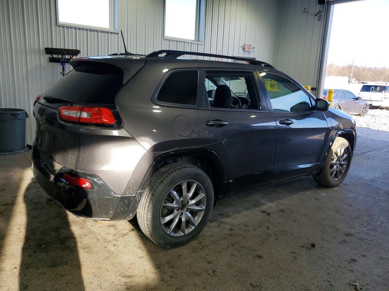 2018 Jeep Cherokee Latitude - zdjęcie 3