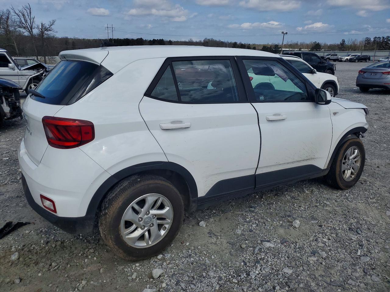 2021 Hyundai Venue Se - zdjęcie 3