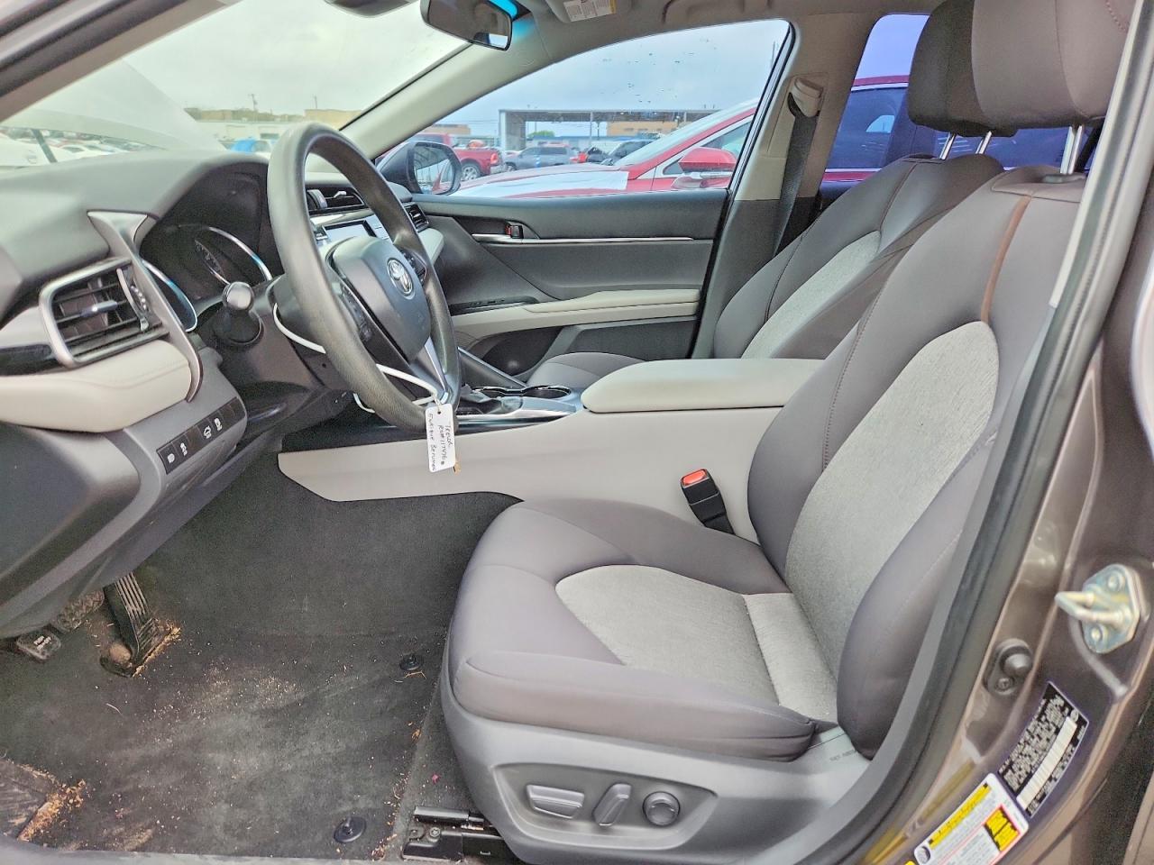 2020 Toyota Camry Le - zdjęcie 7