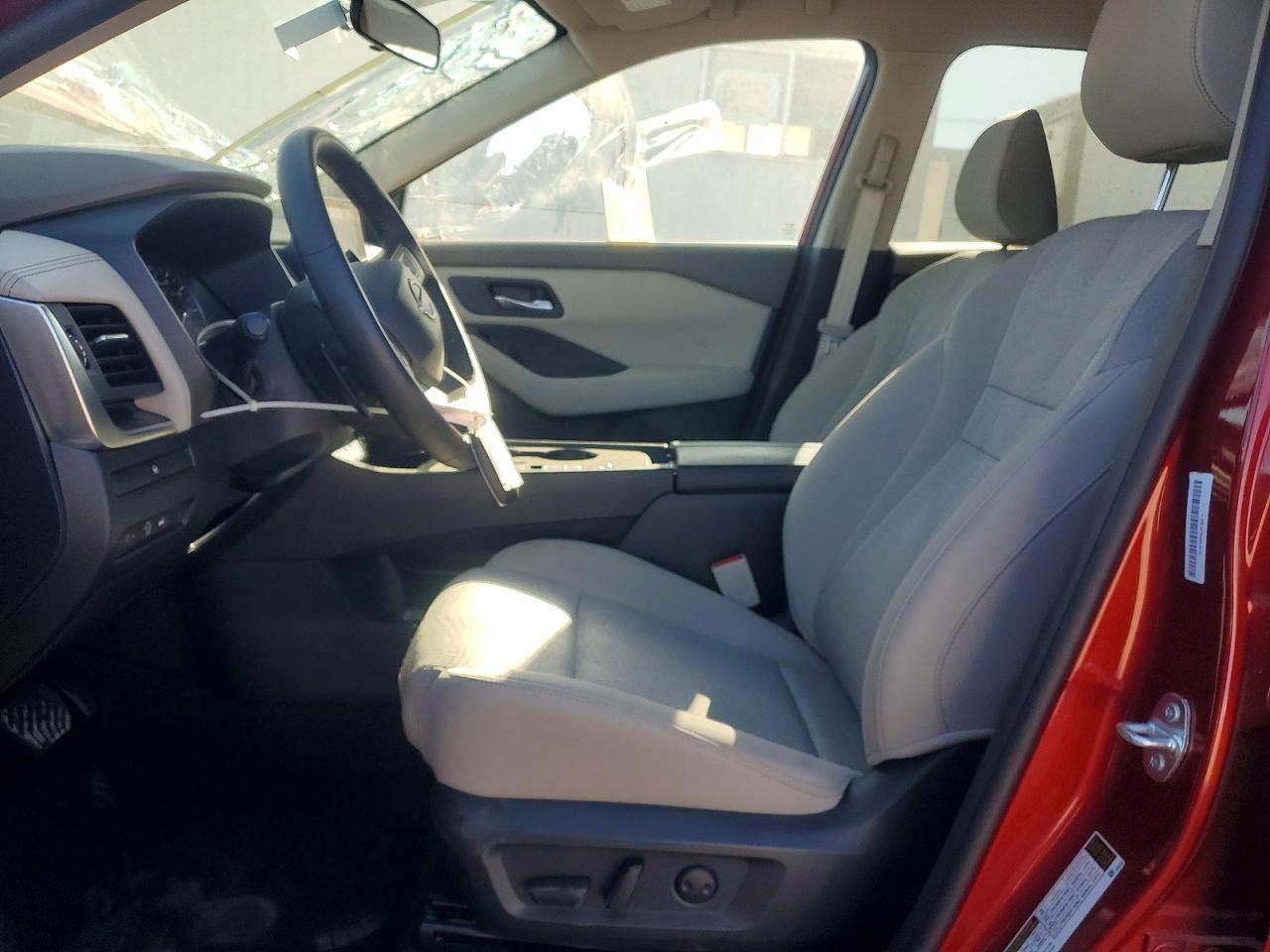 2025 Nissan Rogue Sv - zdjęcie 7