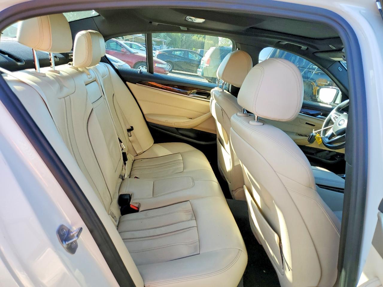 2019 BMW 530 I - zdjęcie 10