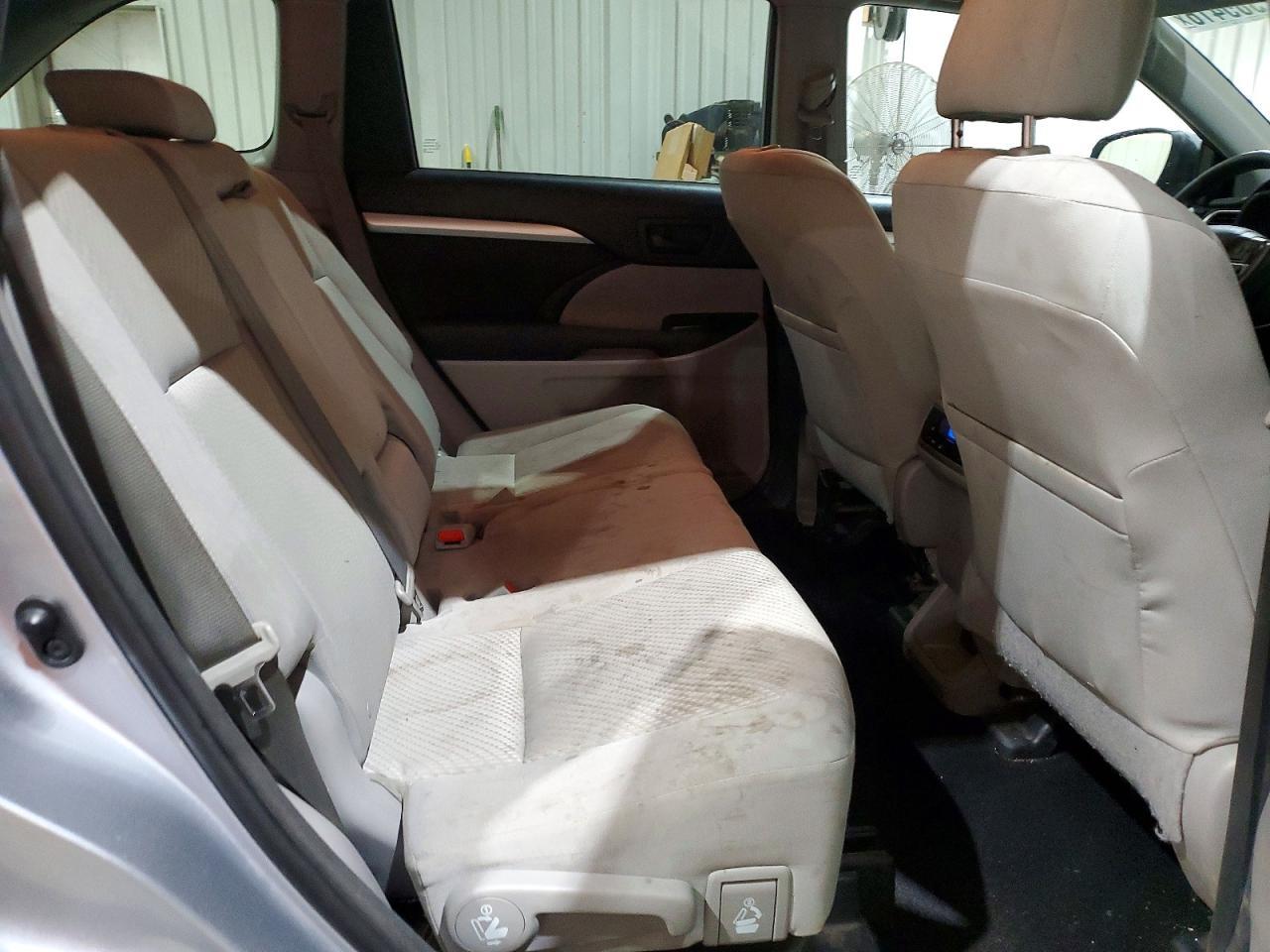 2014 Toyota Highlander Le - zdjęcie 10
