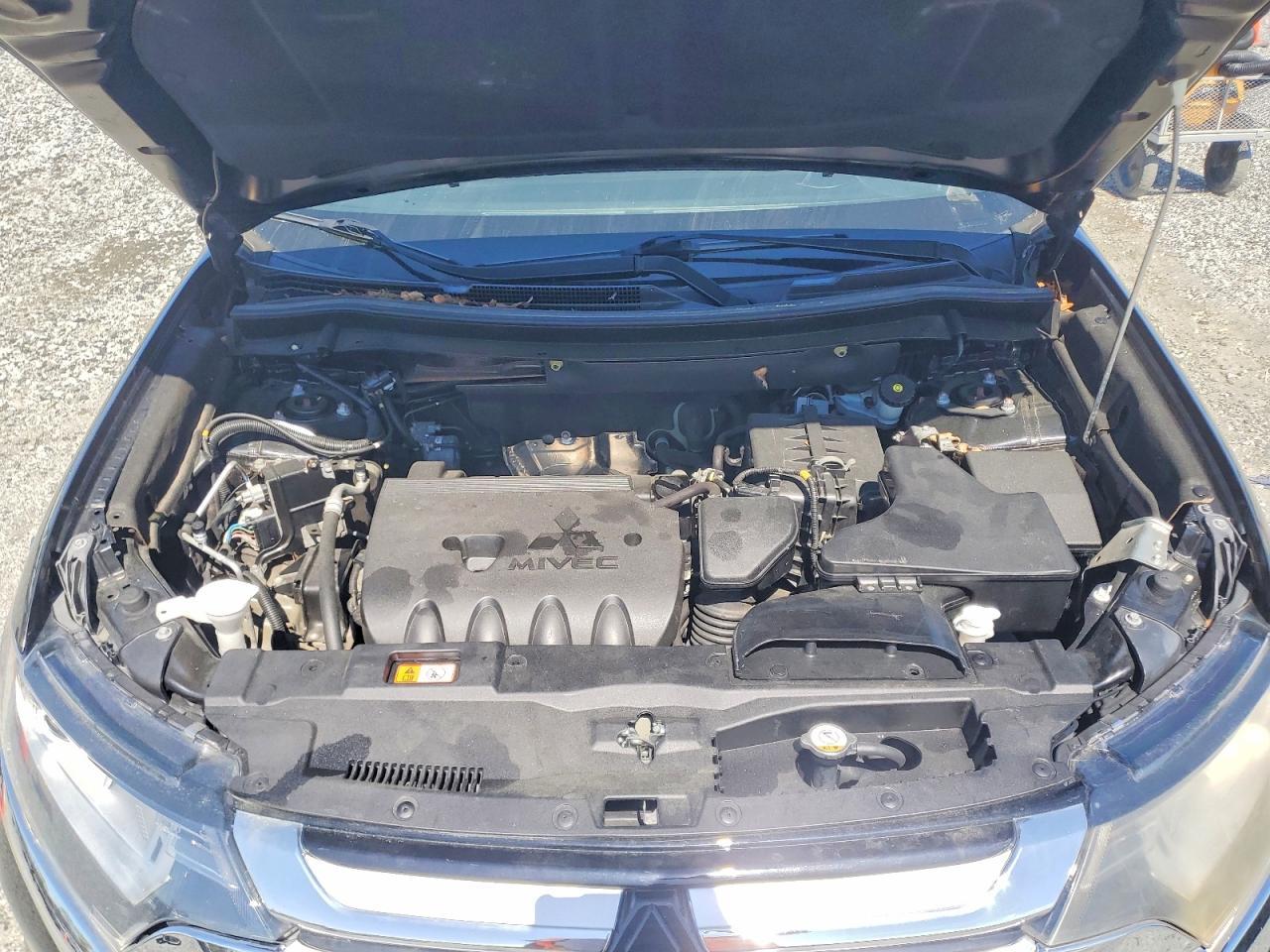 2019 Mitsubishi Outlander Se - zdjęcie 11