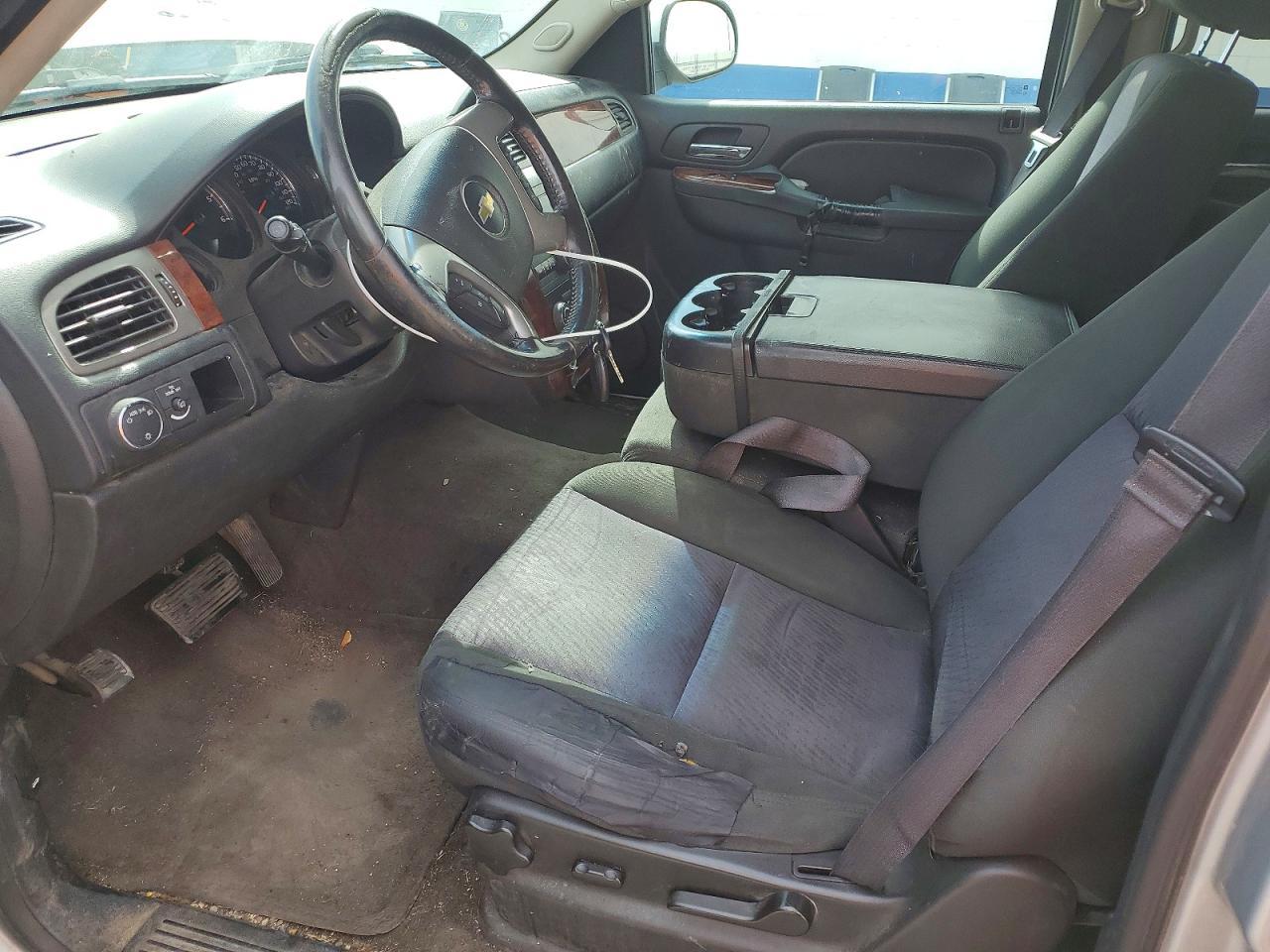 2013 Chevrolet Suburban C1500 Ls - zdjęcie 7