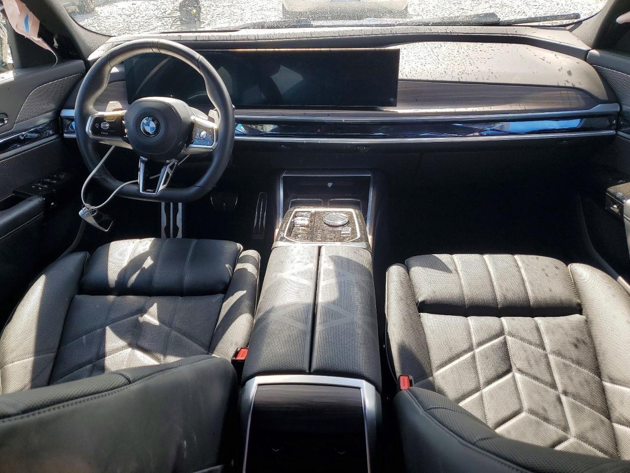 2024 BMW 760 Xi - zdjęcie 8