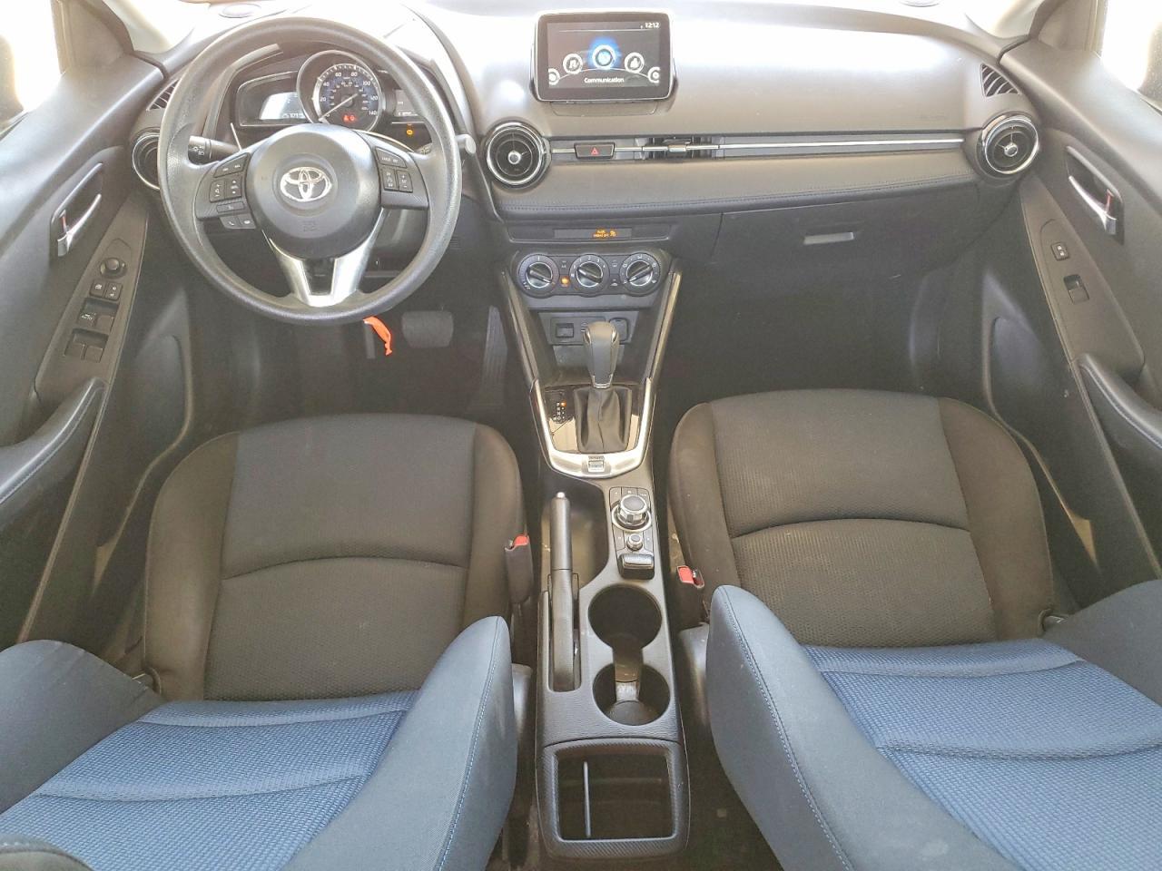 2017 Toyota Yaris Ia Base - zdjęcie 8