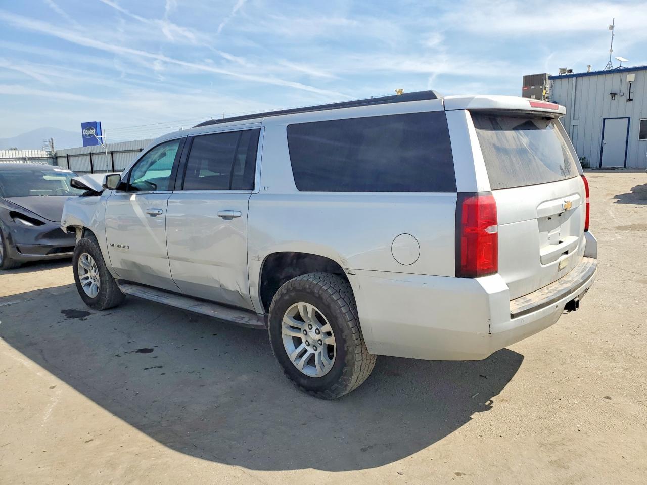 2019 Chevrolet Suburban - zdjęcie 2