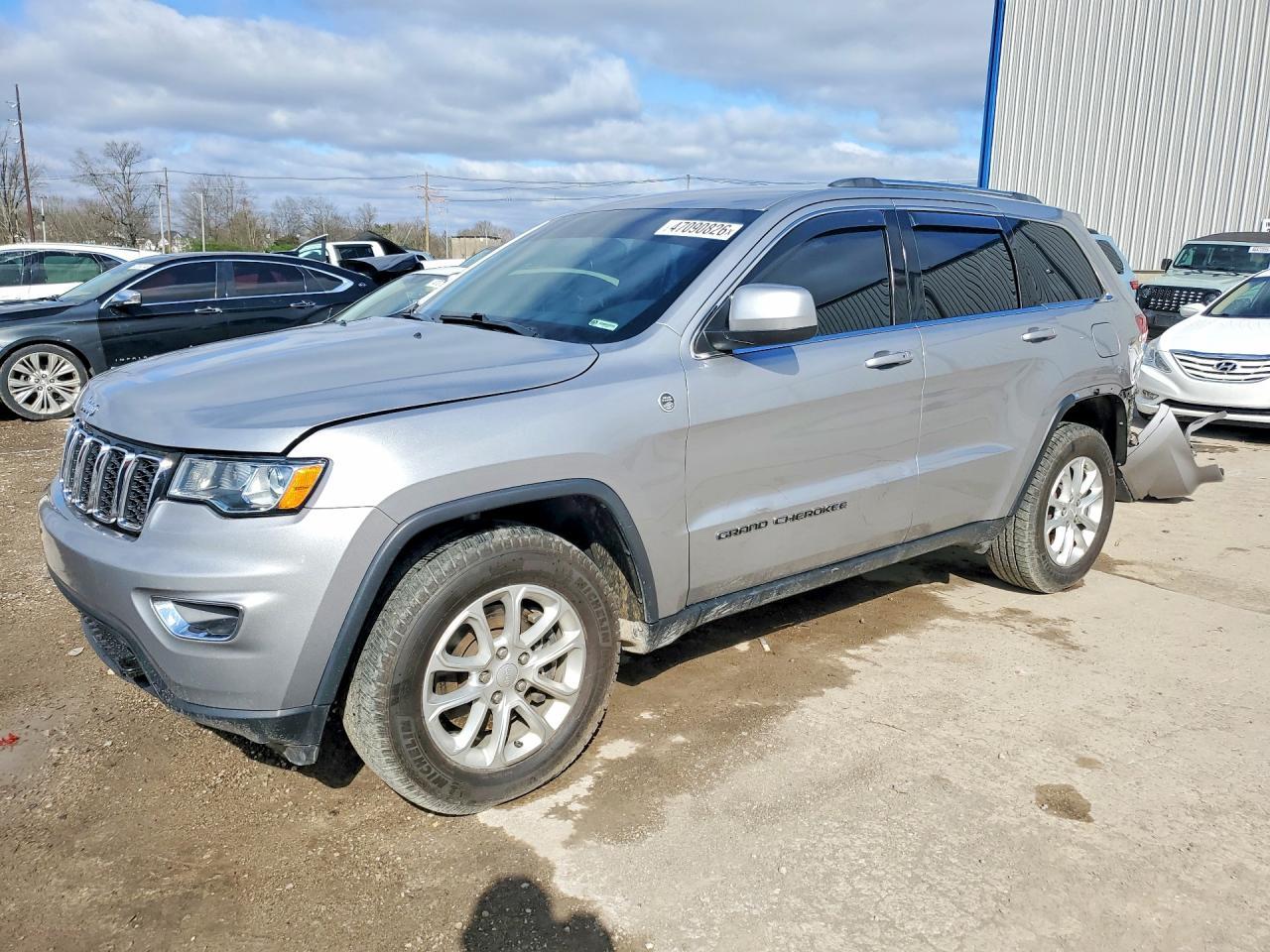 2021 Jeep Grand Cherokee Laredo - zdjęcie główne