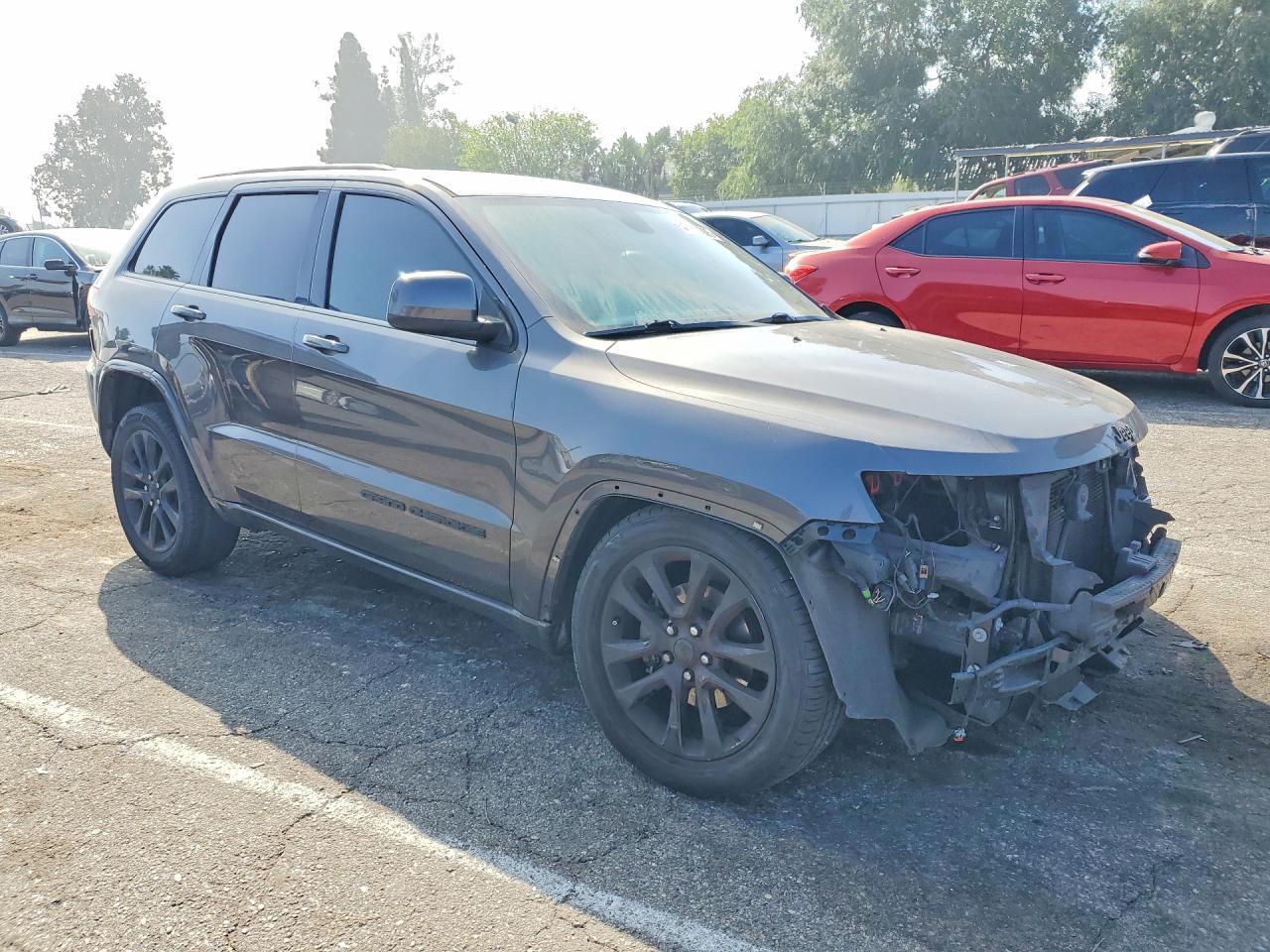 2020 Jeep Grand Cherokee Laredo - zdjęcie 4