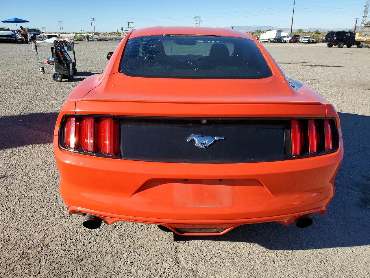 2015 Ford Mustang - zdjęcie 6
