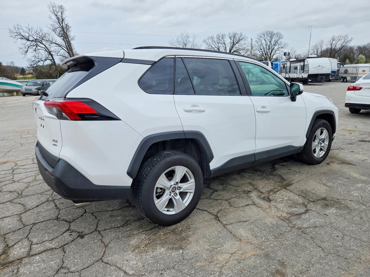 2021 Toyota Rav4 Xle - zdjęcie 3